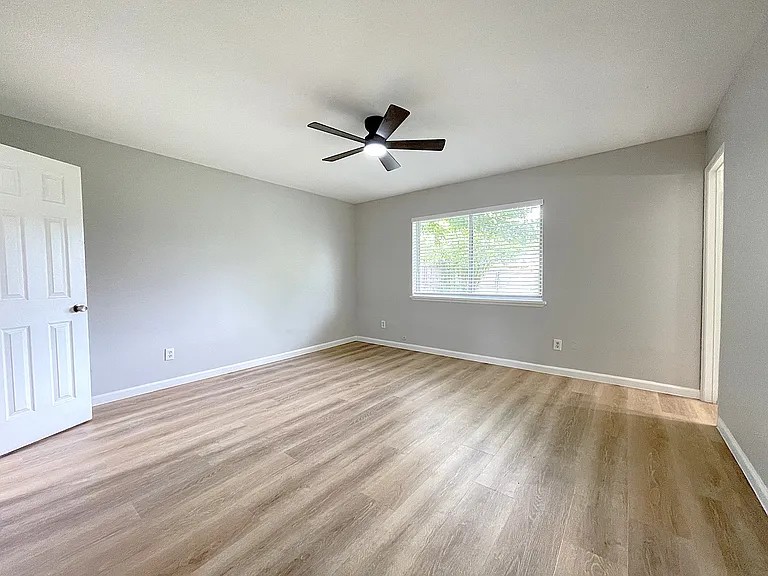 5300 Slay Dr — Photo 13