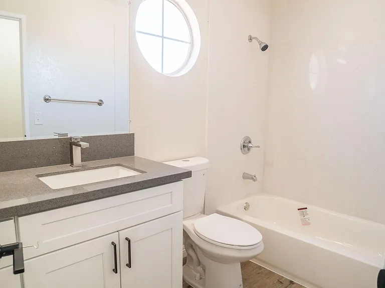 39547 Victoria St — Photo 20