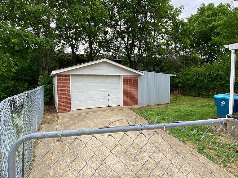 4401 Champions Trace Ln — Photo 3