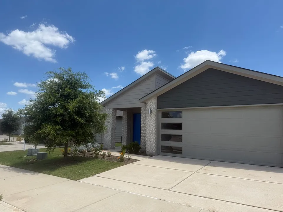 1235 Amistad Loop
