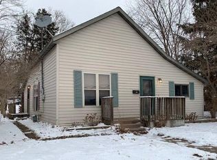 218 W Sessions St, Waupaca, WI 54981