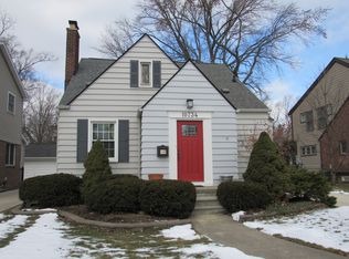 10734 Hart Ave, Huntington Woods, MI 48070