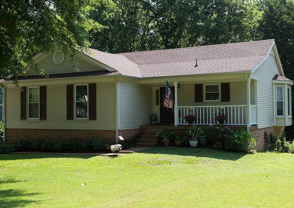1st image of 608 Riverview Dr