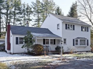 20 Moquis Trl, Oak Ridge, NJ 07438