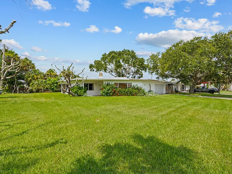 485 N Shore Dr — Photo 3