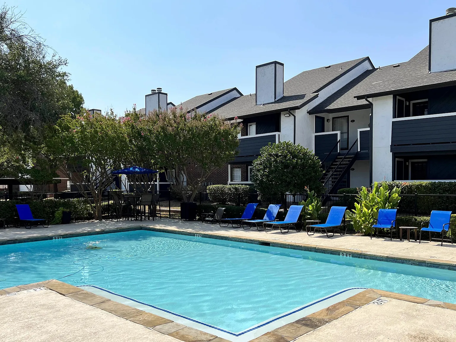 The Pinnacle Apartments — Photo 4