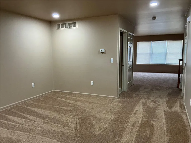 48161 Nottinghill Ln — Photo 4