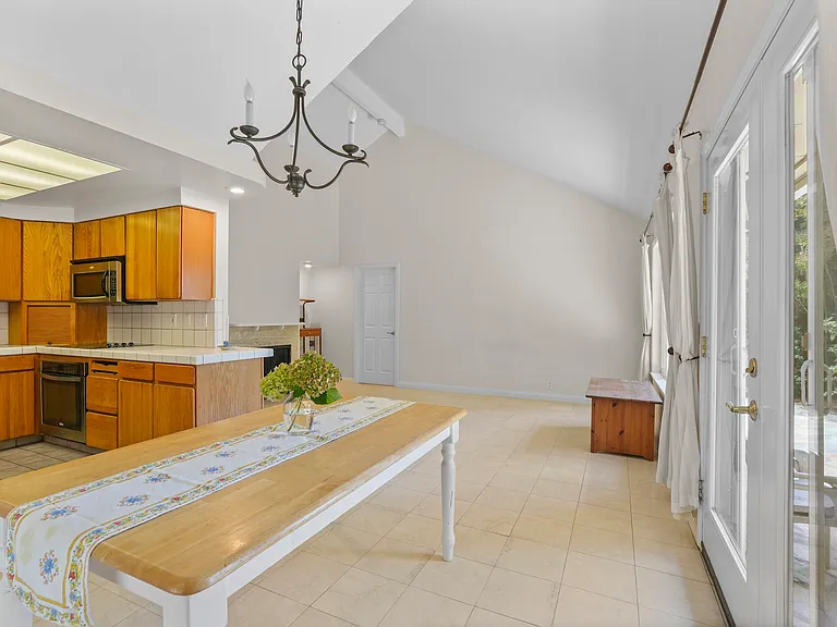 2340 Park Ave — Photo 7