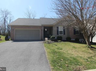 772 Tanager Dr, State College, PA 16803