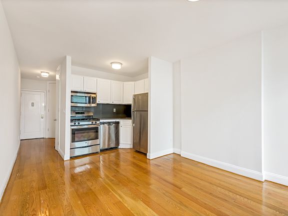 3rd image of 426 W 49th St APT 3D