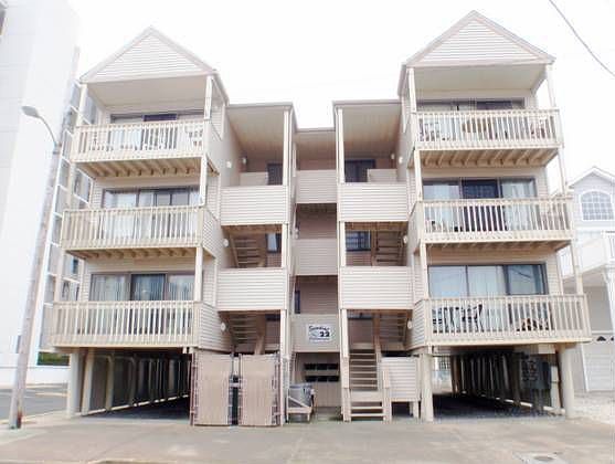 1st image of 22 35th St APT 4