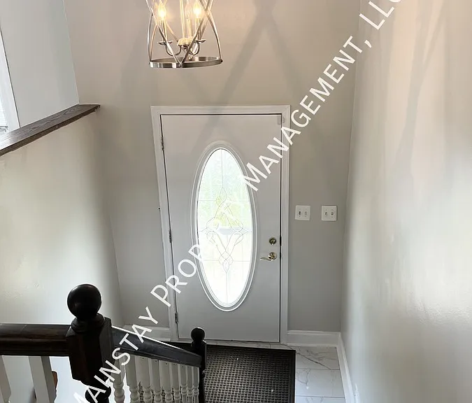 8802 Groton Ct — Photo 3