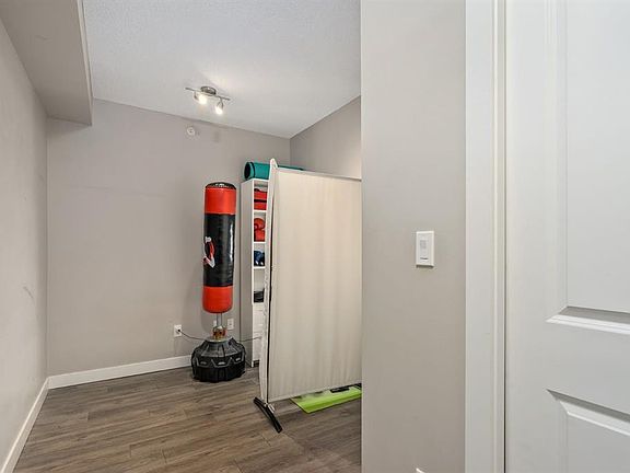 5th image of 10 E Kincora Glen Park NW #115