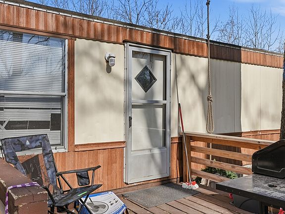 2nd image of 306 Flowertown Rd