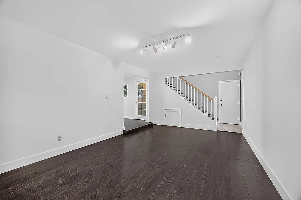 5 bed, 2.5 bath, 2752 sqft, $6,500 — Photo 3