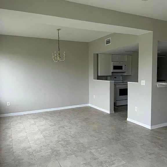 631 Washington Palm Loop — Photo 4