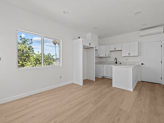 3rd image of 606 S 46th St #610