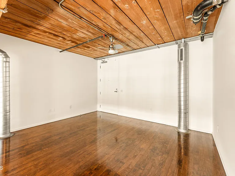 530 S Hewitt St #129 — Photo 12