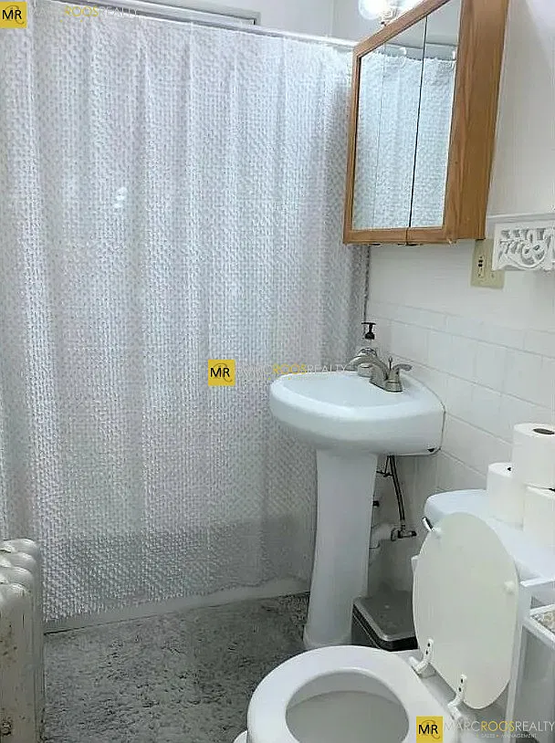 4 bed, 9999 sqft, $3,450 — Photo 2