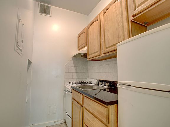 2nd image of 6 W 90th St #7