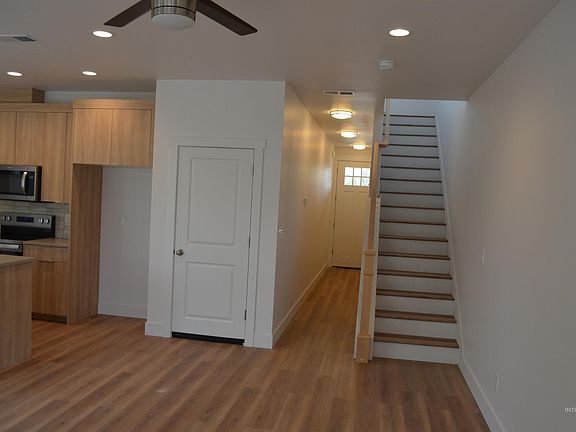 3rd image of 1975 N Danish Ln