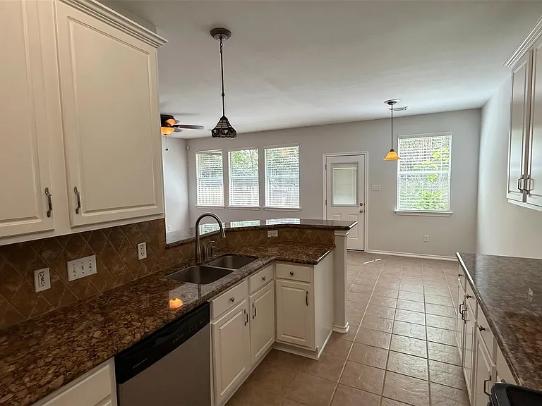 35 Ledgestone Pl — Photo 12