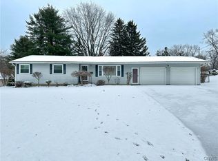 3 Twyndom Ter, New Hartford, NY 13413