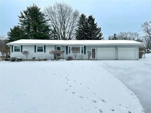 3 Twyndom Ter, New Hartford, NY 13413
