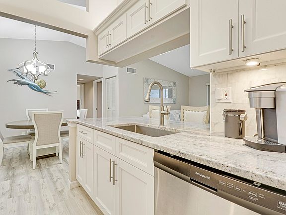 4th image of 2510 SE Anchorage Cove #D3