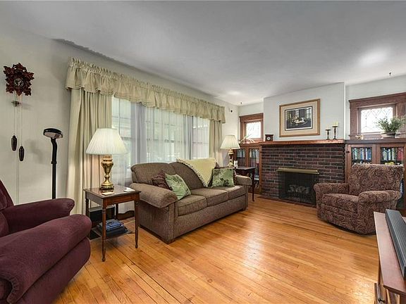 4th image of 1672 Lewis Dr