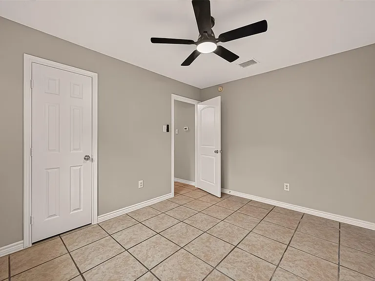 8607 Valley Forest Dr — Photo 17