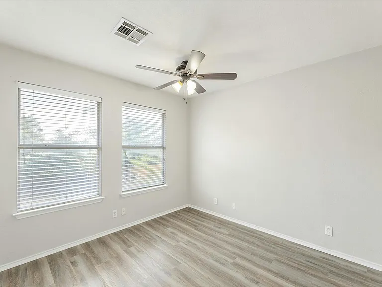 113 Matthew Dr — Photo 24