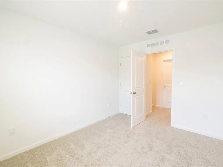 104 Royal Ranch Rd — Photo 47