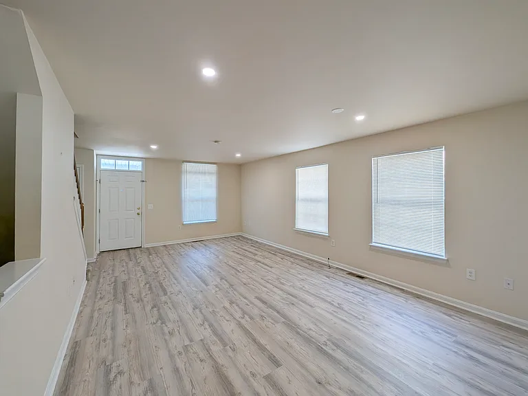1023 Ross St — Photo 4