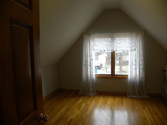 3rd image of 614 N Kenilworth Ave