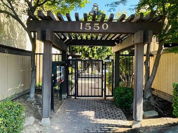 4th image of 1550 W Ashlan Ave APT 117