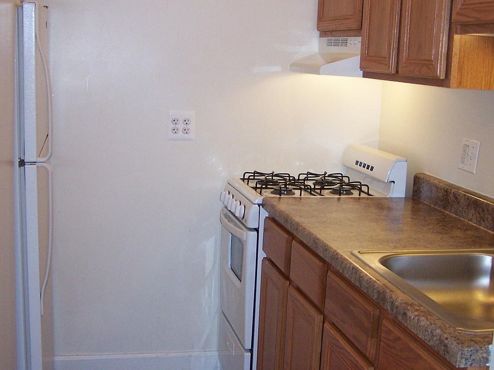 1st image of 1528 W Pratt Blvd APT 105