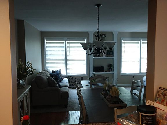 5th image of 902 Grosvenor Dr