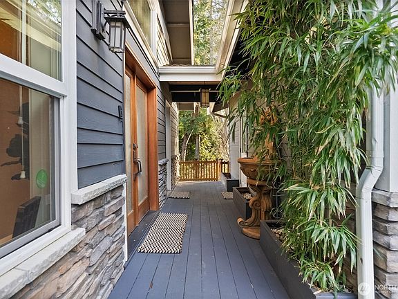 3rd image of 9512 Peacock Hill Avenue