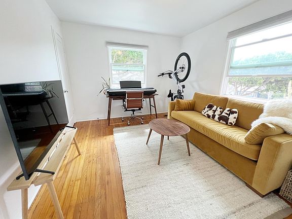 3rd image of 1131 Bay St APT A
