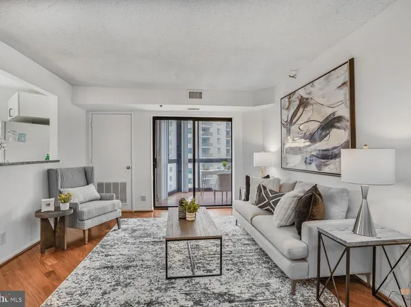 900 N Stafford St APT 1118, Arlington, VA 22203