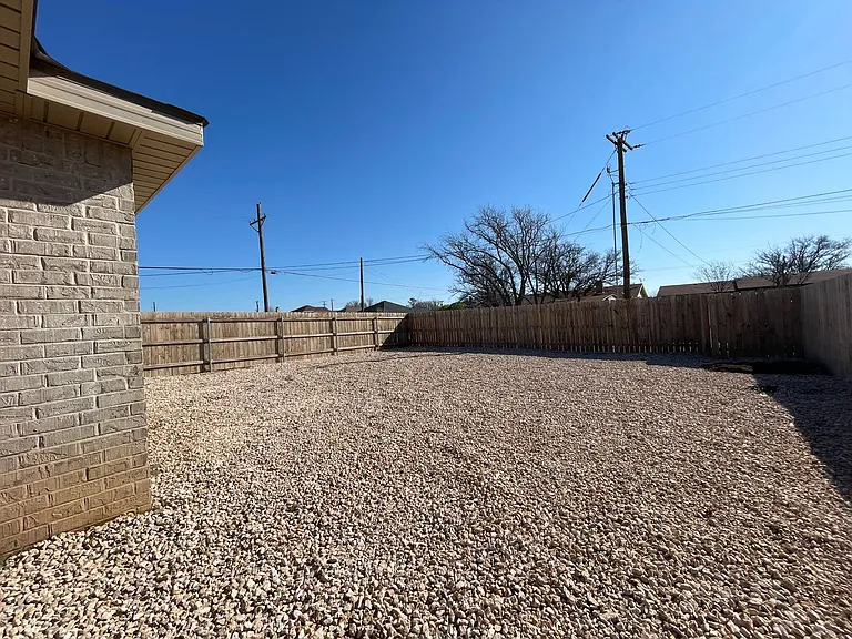 2140 N Texas Ave — Photo 14