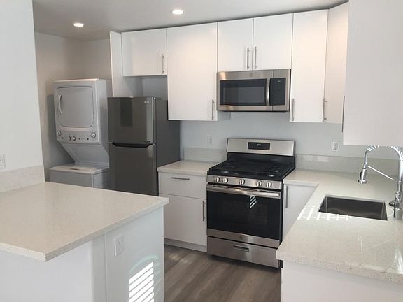4th image of 4045 Florida St