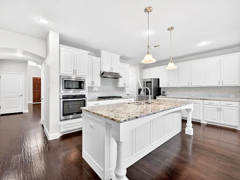 15608 Governors Island Way — Photo 4