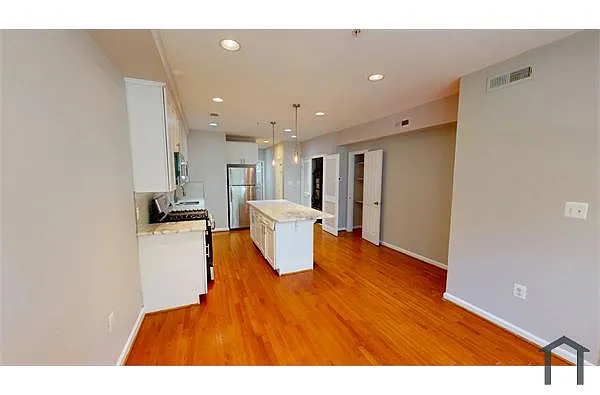 Building Photo - 1617 E St NE #1