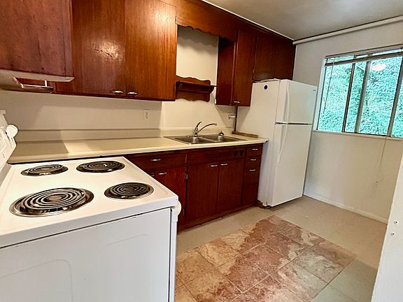 3rd image of 824 Bellevue Way SE