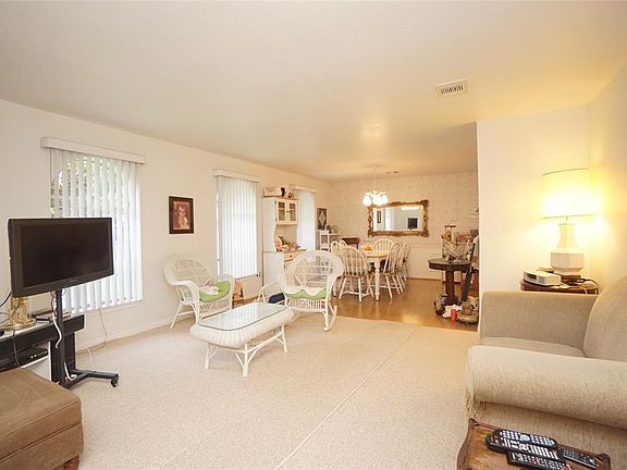 5th image of 7143 La Entrada Dr