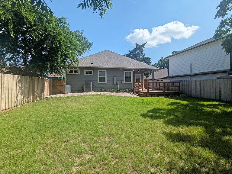 1823 Newport Ave — Photo 18