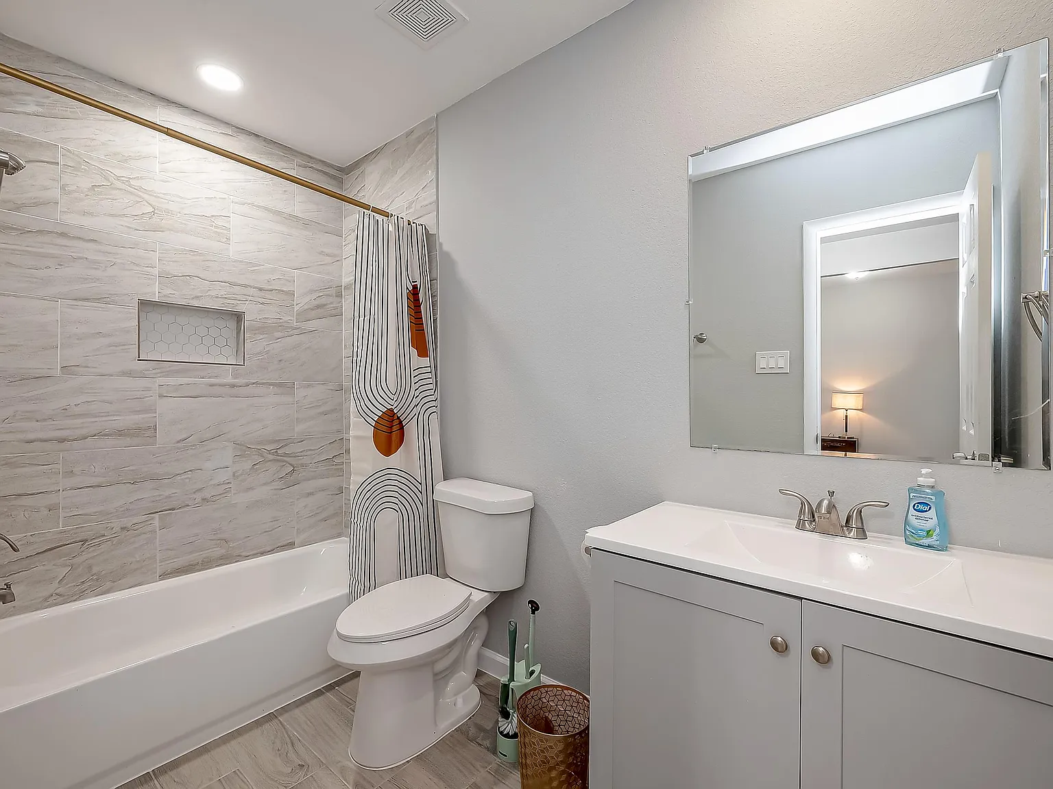 4 bed, 4.0 bath, 2625 sqft, $979 — Photo 4