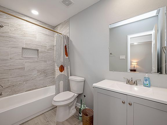 The Simon's Private Bath